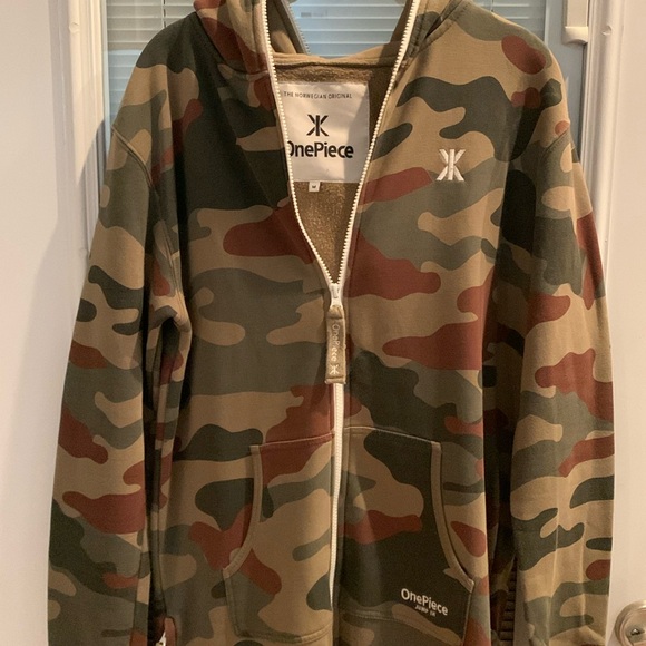 OnePiece Jumpsuit- camo - medium - full/single zipper - Picture 3 of 8